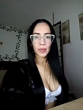 YaraDuartee online show from 10.23.25