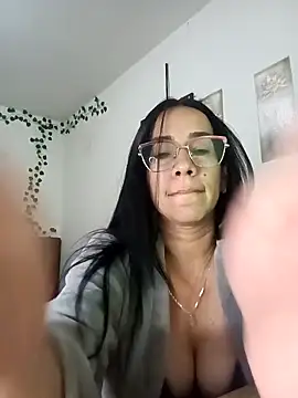 YaraDuartee online show from 12.01.25