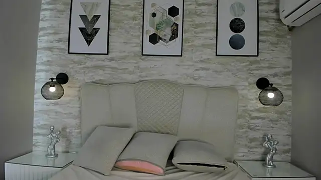 Snapshot of ashlye_collins chatting on 12.04.25 ashlye collins online show from 12.04.25