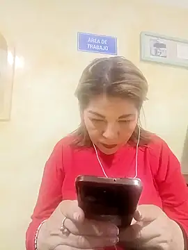 Snapshot of VANESSA__01 chatting on 10.11.25 VANESSA  01 online show from 10.11.25