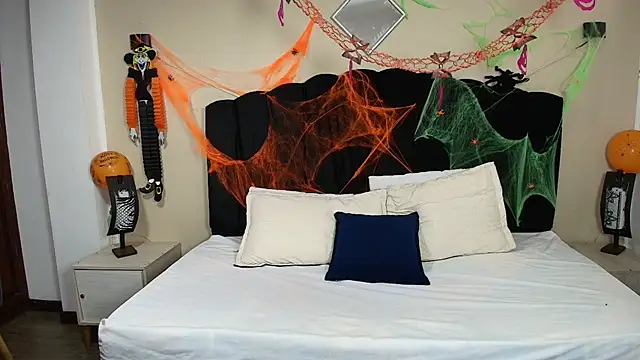 GabySweett  online show from 10.25.25