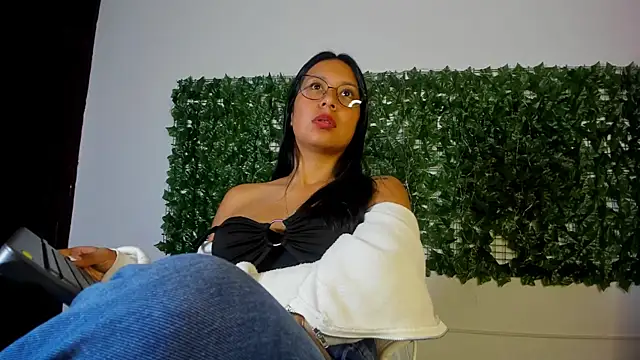 KateValencia online show from 05.08.26