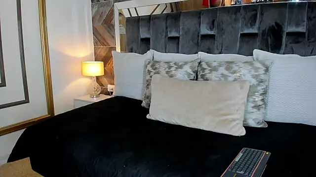 NaylaGrey online show from 10.04.25