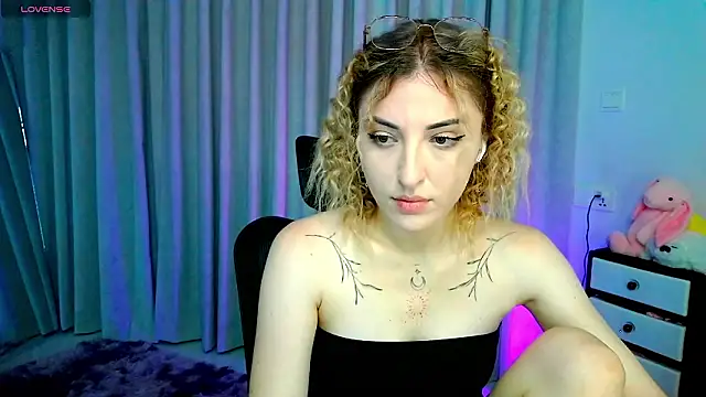 Snapshot of AmyVilvet_ chatting on 03.13.26 AmyVilvet online show from 03.13.26