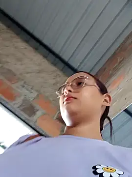 young dairy01 online show from 10.04.25