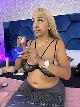 Angelina Roa online show from 08.04.26