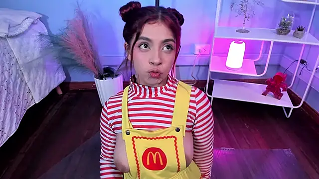 Snapshot of KathiaSaenz_ chatting on 10.02.25 KathiaSaenz online show from 10.02.25