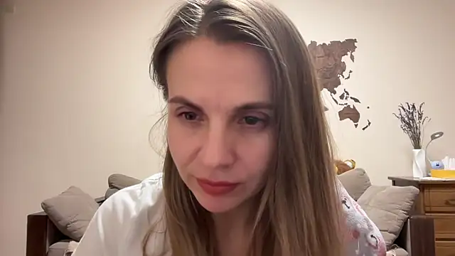 Snapshot of AnnieLove7722 chatting on 10.21.25 AnnieLove7722 online show from 10.21.25