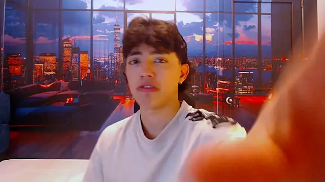 Snapshot of RomeoMillerr chatting on 10.05.25 RomeoMillerr online show from 10.05.25