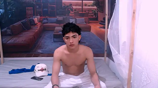 Snapshot of RomeoMillerr chatting on 10.08.25 RomeoMillerr online show from 10.08.25