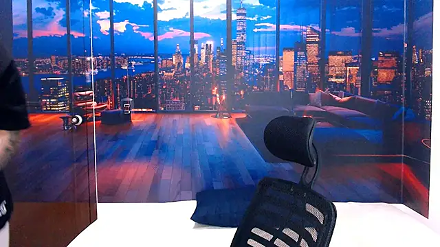 Snapshot of RomeoMillerr chatting on 10.20.25 RomeoMillerr online show from 10.20.25