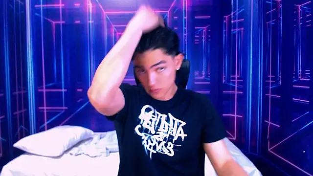 Snapshot of RomeoMillerr chatting on 10.28.25 RomeoMillerr online show from 10.28.25