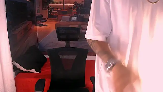 Snapshot of RomeoMillerr chatting on 12.04.25 RomeoMillerr online show from 12.04.25