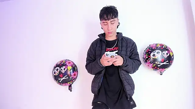 XaanderGrey online show from 10.08.25