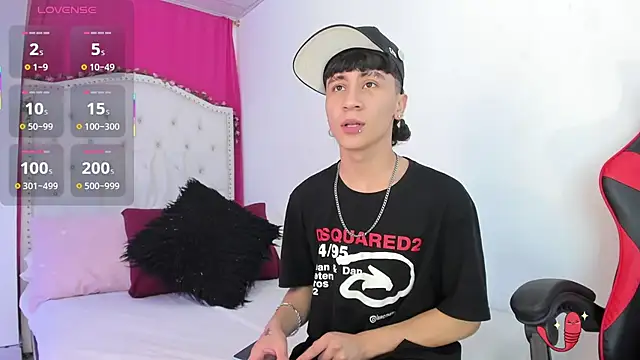 XaanderGrey online show from 11.04.25