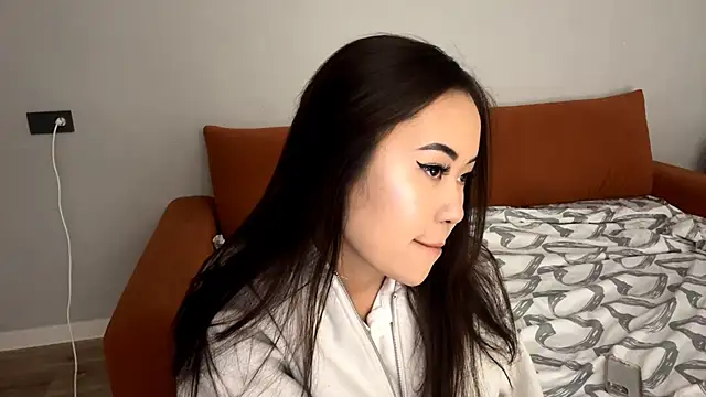 Ur neighbor Kira online show from 11.03.25