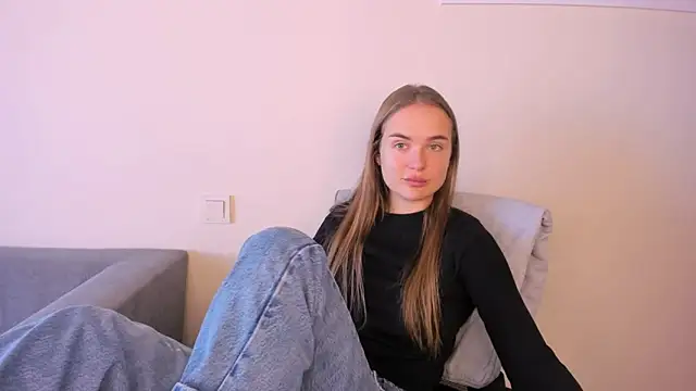 Snapshot of LilMary_ chatting on 10.29.25 LilMary online show from 10.29.25