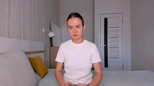 Snapshot of LilMary_ chatting on 11.04.25 LilMary online show from 11.04.25