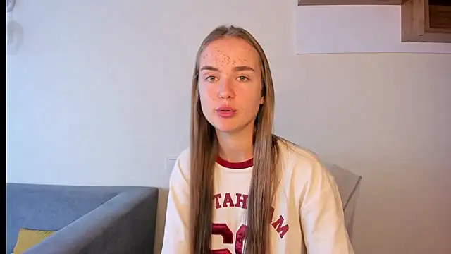 Snapshot of LilMary_ chatting on 11.05.25 LilMary online show from 11.05.25