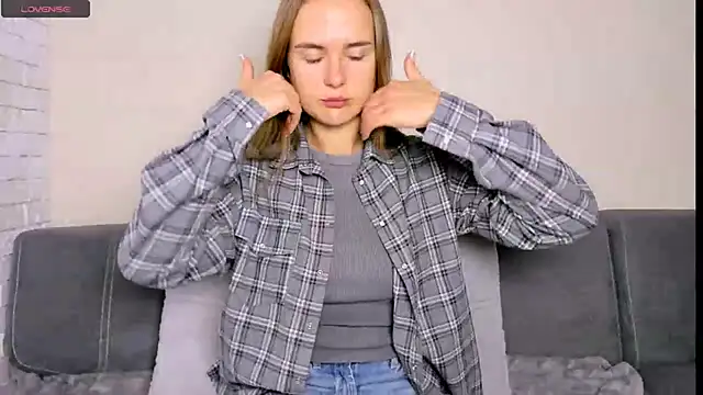 Snapshot of LilMary_ chatting on 11.07.25 LilMary online show from 11.07.25