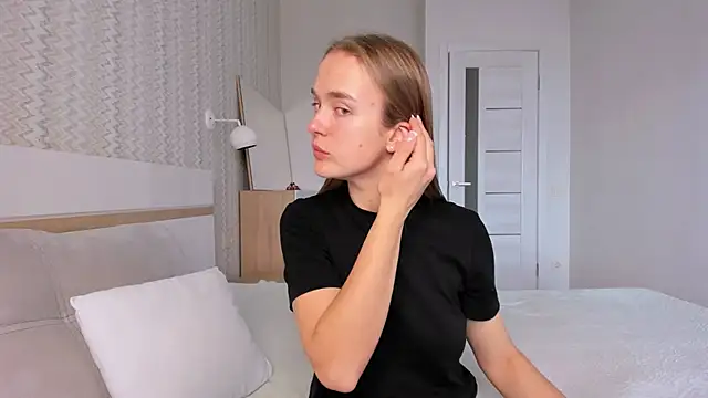 Snapshot of LilMary_ chatting on 11.14.25 LilMary online show from 11.14.25