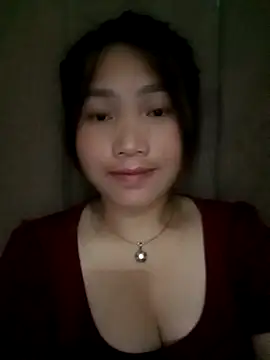 min-xinh online show from 10.22.25