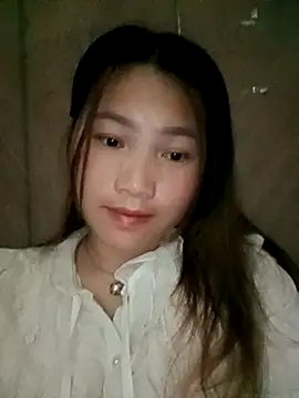 min-xinh online show from 11.17.25