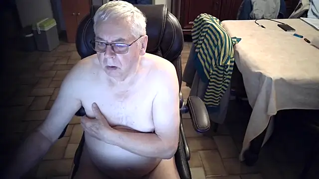 Snapshot of Alain633 chatting on 10.08.25 Alain633 online show from 10.08.25