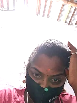 Snapshot of Tamil_Hot_Sindhu chatting on 10.29.25 Tamil Hot Sindhu online show from 10.29.25