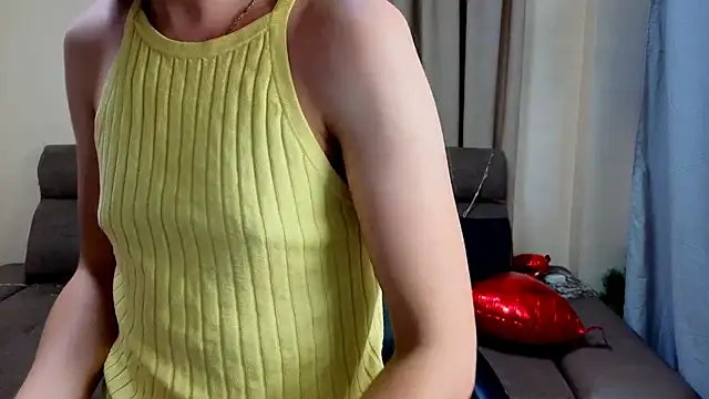 Snapshot of Emilly__Grey chatting on 02.16.26 Emilly Grey online show from 02.16.26