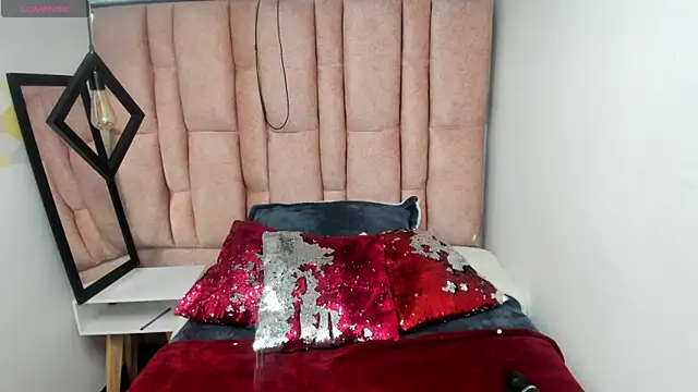 Issa Milf   online show from 04.28.26