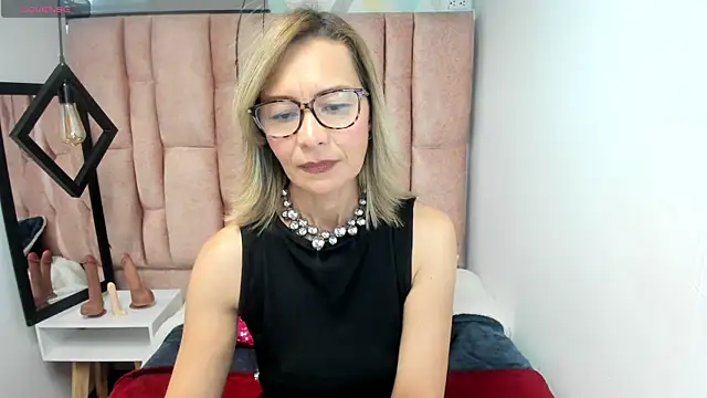 Issa Milf   online show from 04.29.26