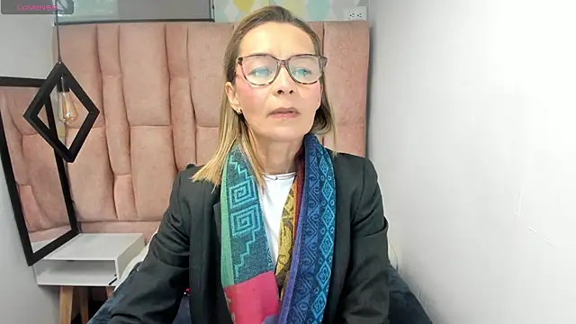 Issa Milf   online show from 05.02.26