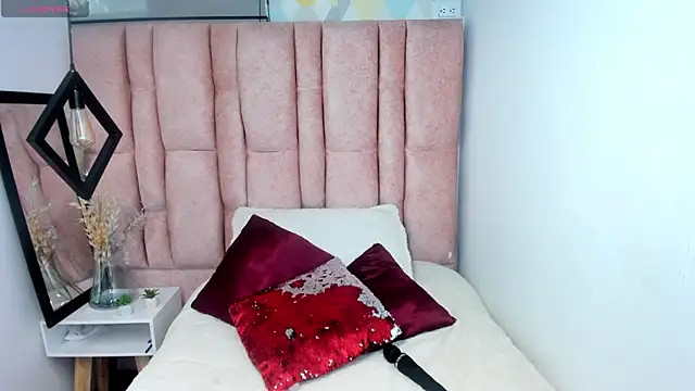 Snapshot of Issa_Milf__ chatting on 05.20.26 Issa Milf online show from 05.20.26
