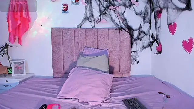 Snapshot of Mila_1wood chatting on 10.25.25 Mila 1wood online show from 10.25.25