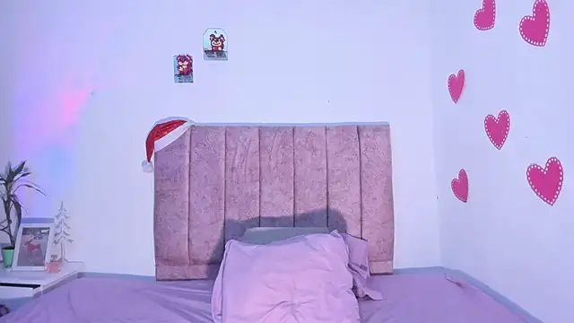 Snapshot of Mila_1wood chatting on 12.14.25 Mila 1wood online show from 12.14.25