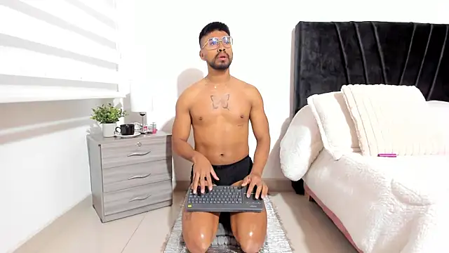 Taylormaccurdy  online show from 10.18.25