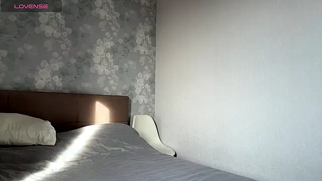 Snapshot of MIA_SHADE chatting on 11.21.25 MIA SHADE online show from 11.21.25