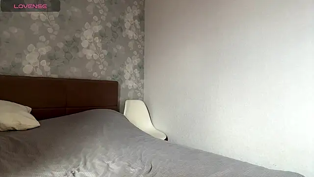 Snapshot of MIA_SHADE chatting on 11.25.25 MIA SHADE online show from 11.25.25