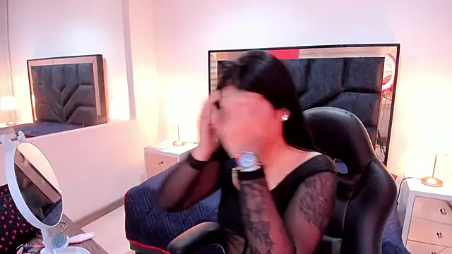 SusanVilla online show from 11.12.25