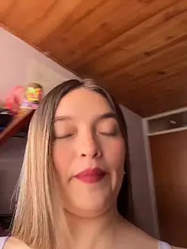 Snapshot of Miia_Millerr chatting on 11.19.25 Miia Millerr online show from 11.19.25