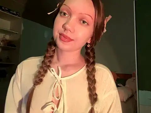 EmiIyKitty online show from 10.19.25