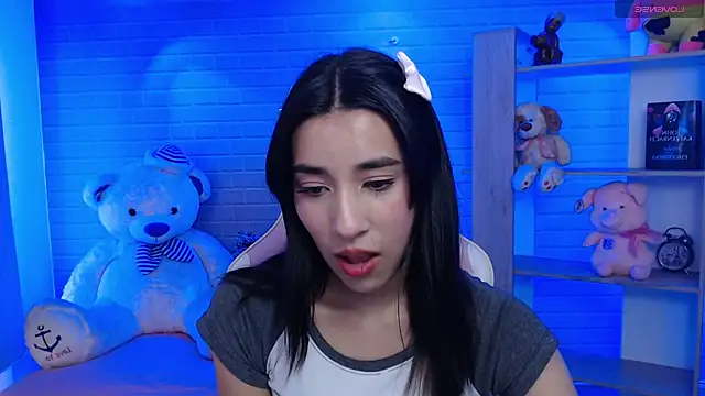 Snapshot of koyuki_san chatting on 10.21.25 koyuki san online show from 10.21.25