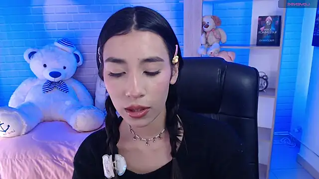 Snapshot of koyuki_san chatting on 10.29.25 koyuki san online show from 10.29.25