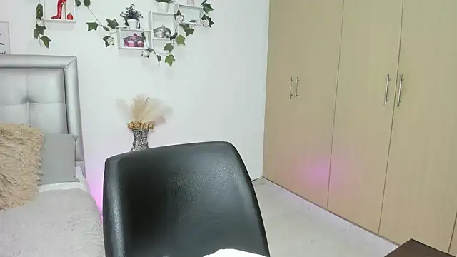 mia star 2 online show from 06.28.26
