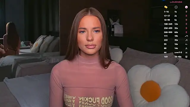 Snapshot of AlexisGraysX chatting on 09.10.25 AlexisGraysX online show from 09.10.25