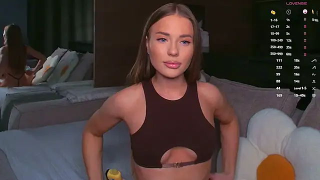 Snapshot of AlexisGraysX chatting on 09.11.25 AlexisGraysX online show from 09.11.25