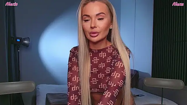 Snapshot of AlexisGraysX chatting on 10.03.25 AlexisGraysX online show from 10.03.25