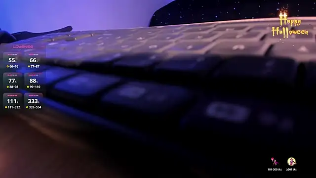 Snapshot of violet_blaze chatting on 10.31.25 violet blaze online show from 10.31.25