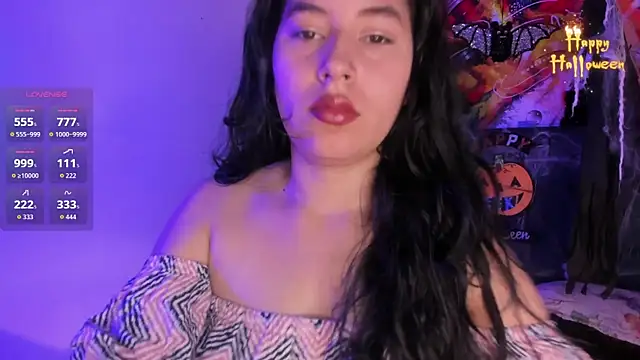 Snapshot of violet_blaze chatting on 11.01.25 violet blaze online show from 11.01.25